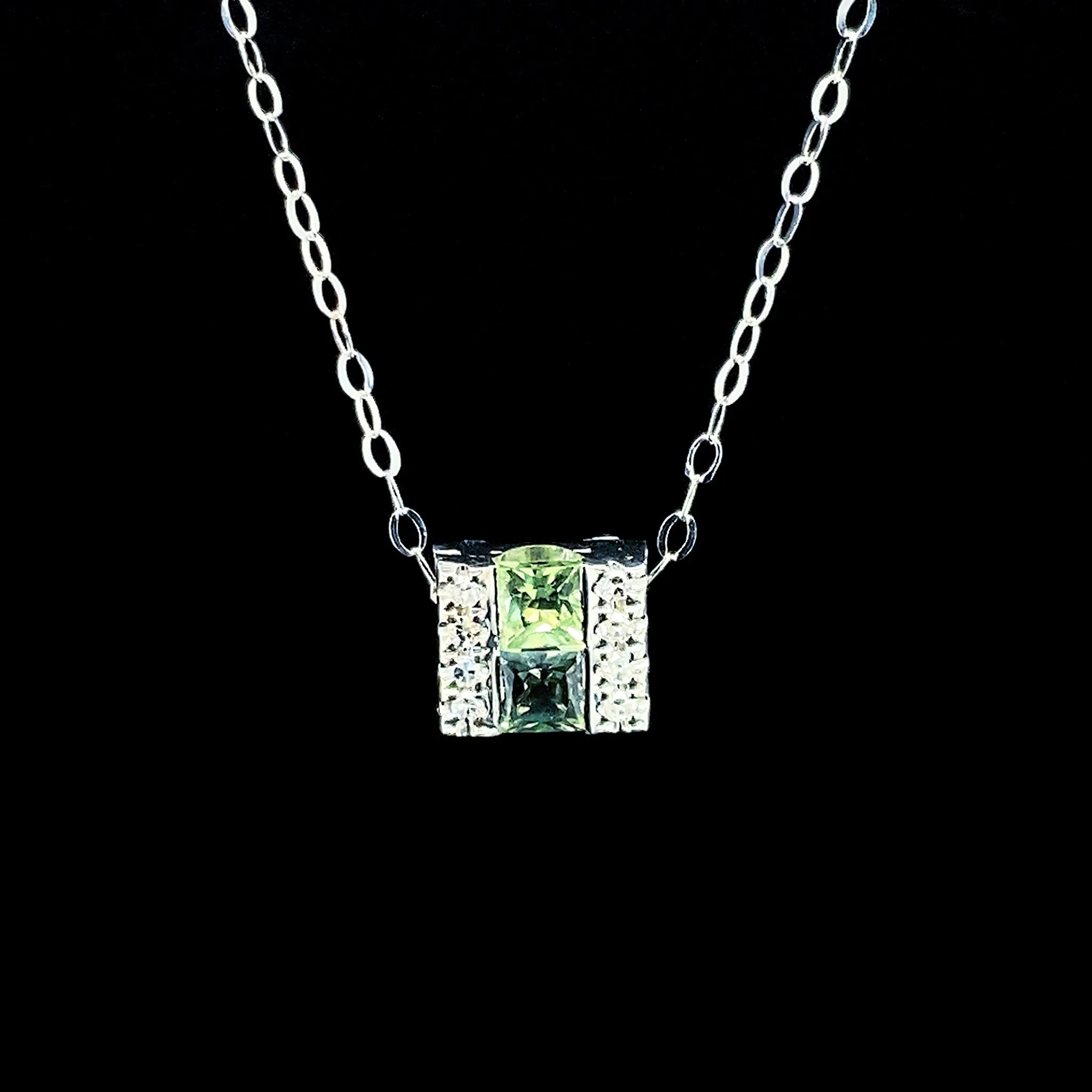 #LoveLVNA | Classic Green Sapphire Bar Gemstones Diamond Necklace 14kt