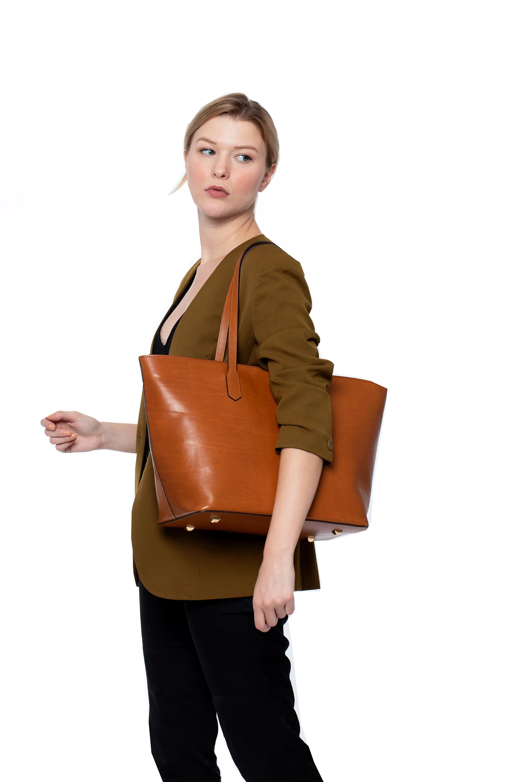 Manila All Purpose Large Carryall Leather Tote Bag in Camel Brown