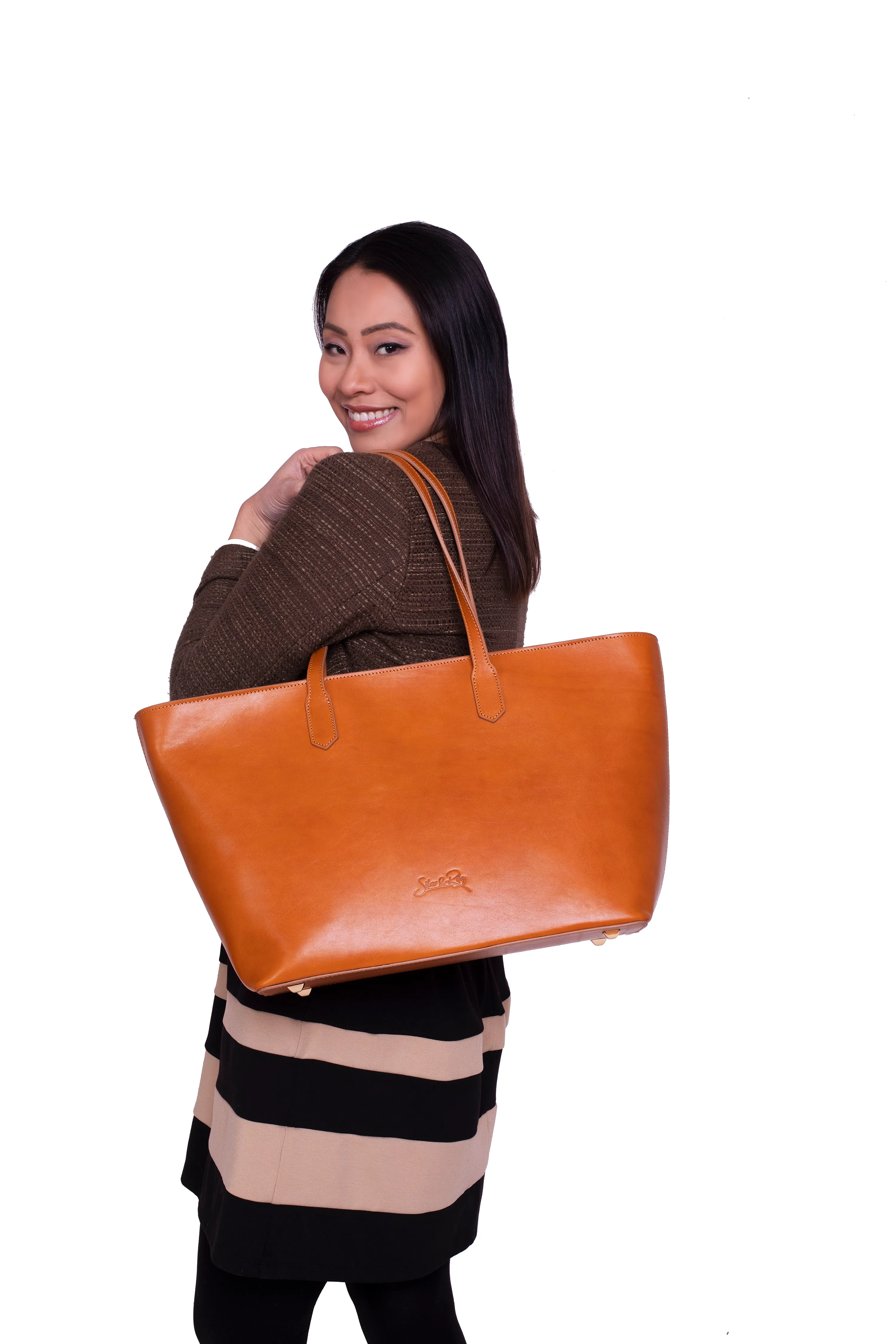 Manila All Purpose Large Carryall Leather Tote Bag in Camel Brown