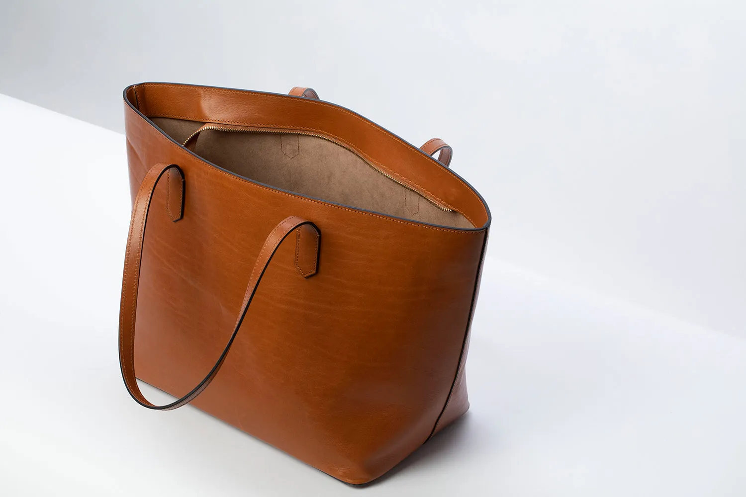 Manila All Purpose Large Carryall Leather Tote Bag in Camel Brown