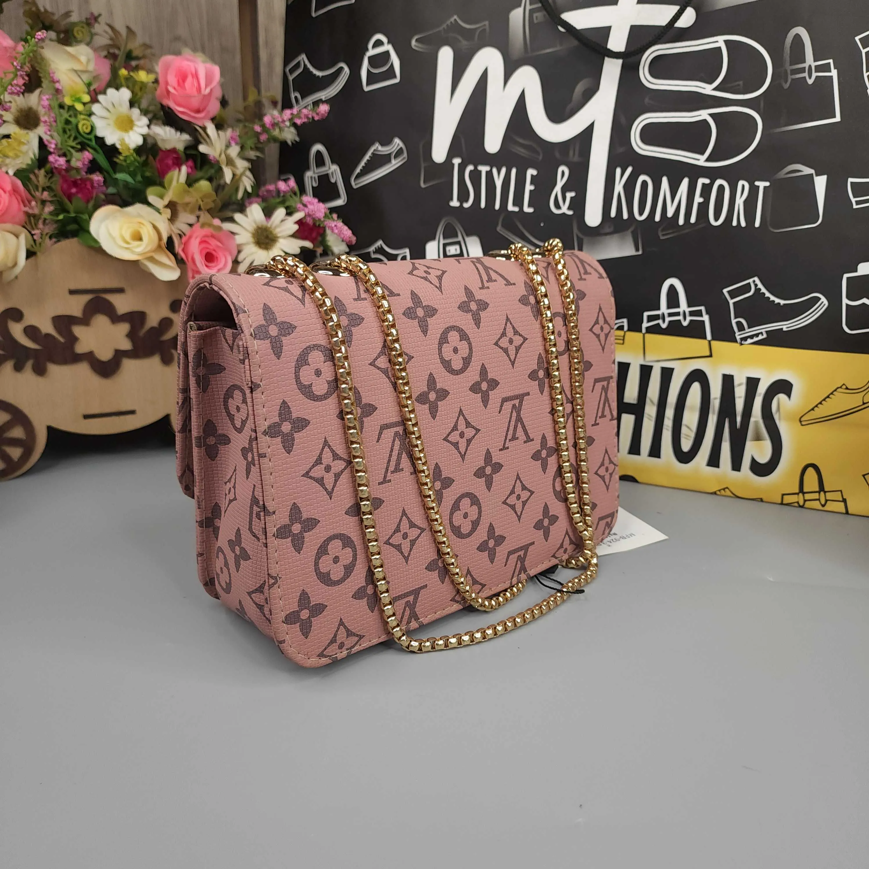 Pink Crossbody Bags