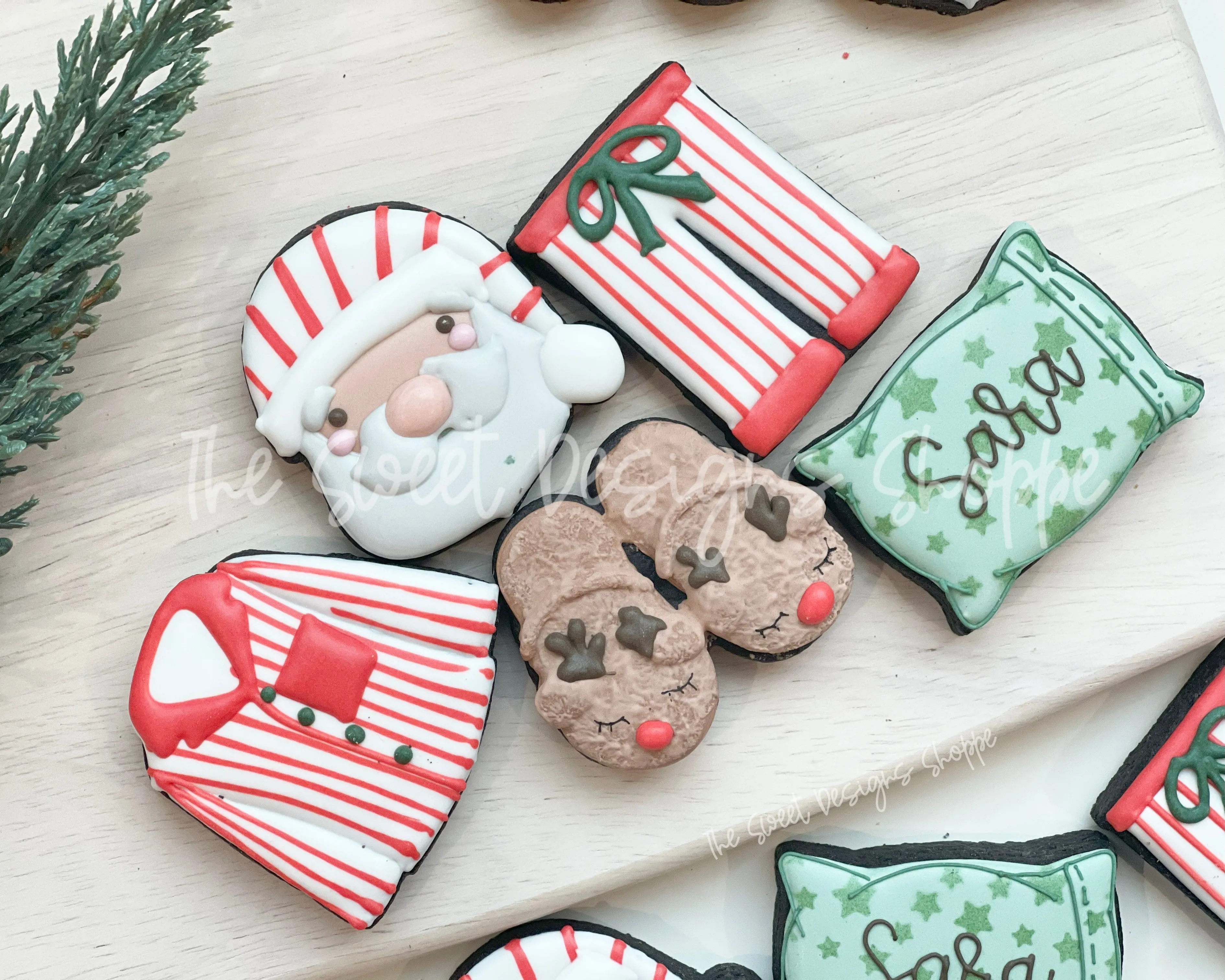 Santa's Sleeping Accessories Set - Cookie Cutters - Set of 5