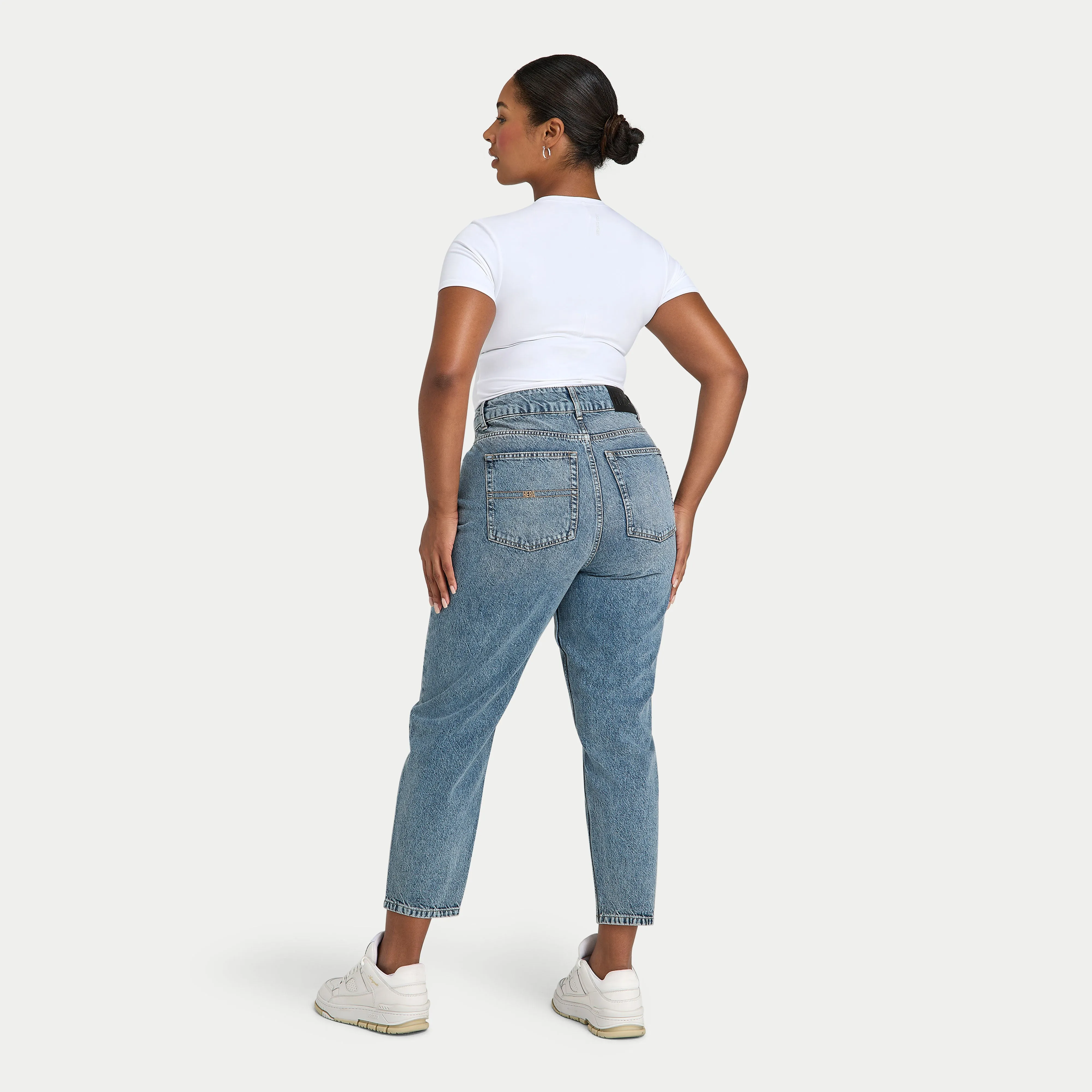 Womens Mom Jean - Mid Wash