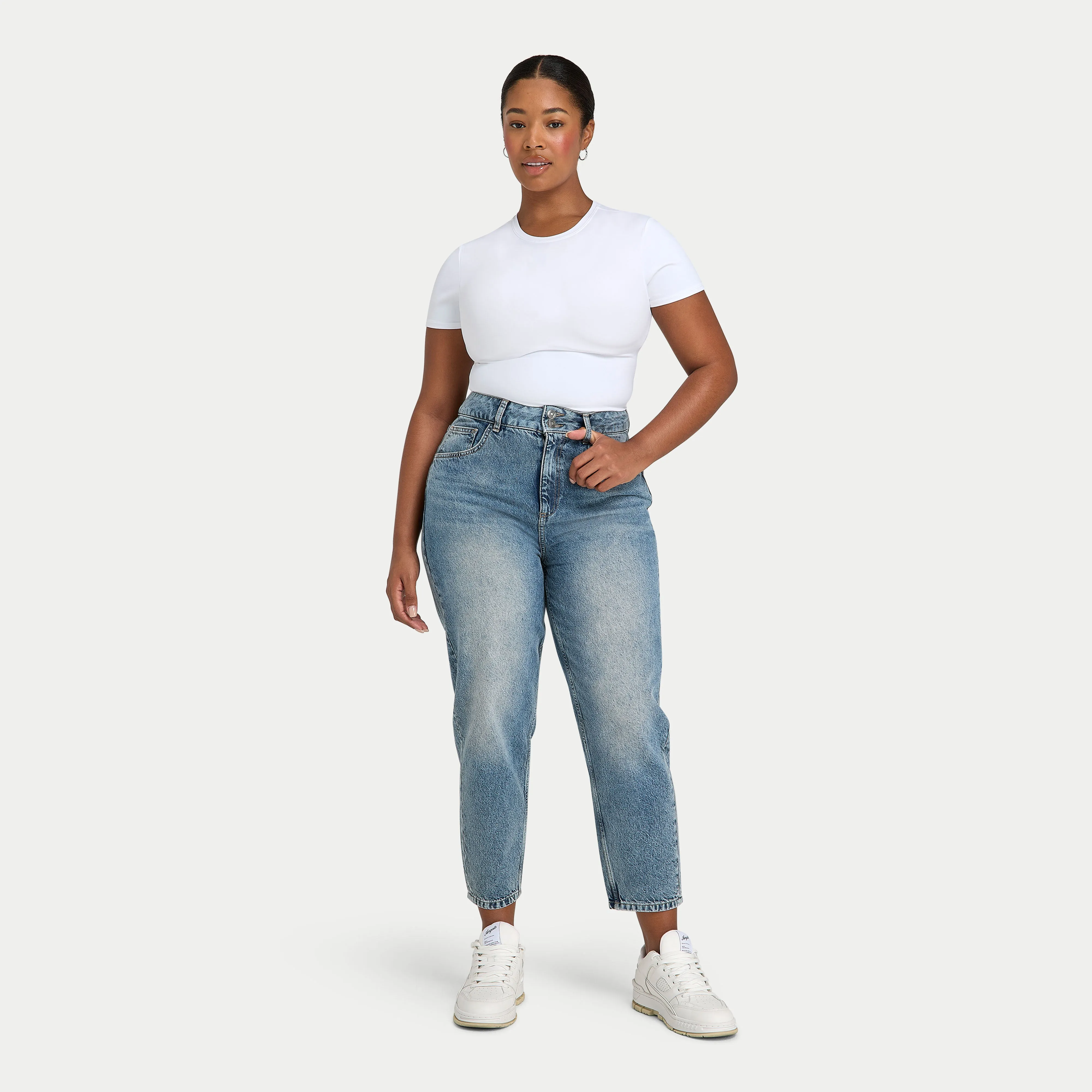 Womens Mom Jean - Mid Wash