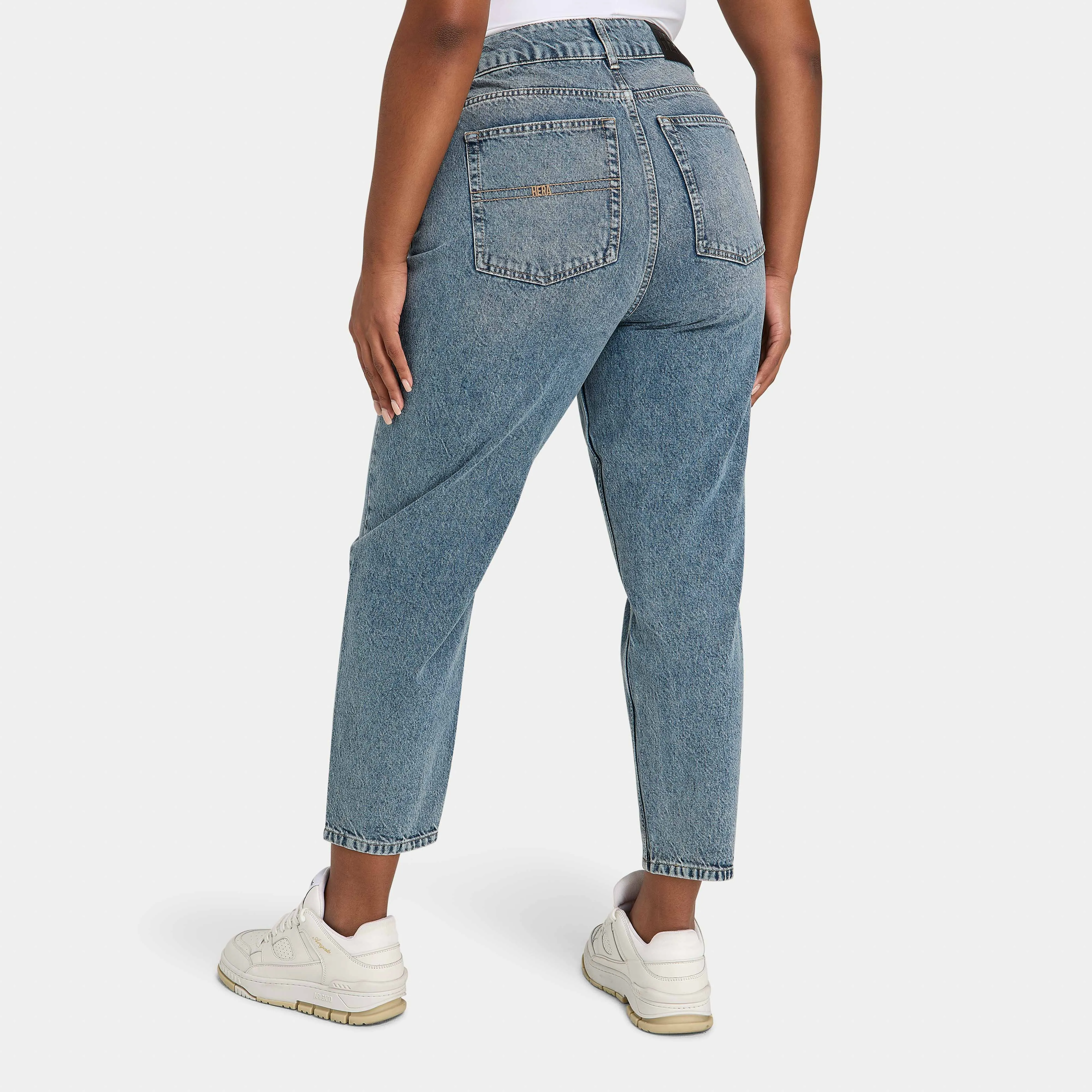 Womens Mom Jean - Mid Wash